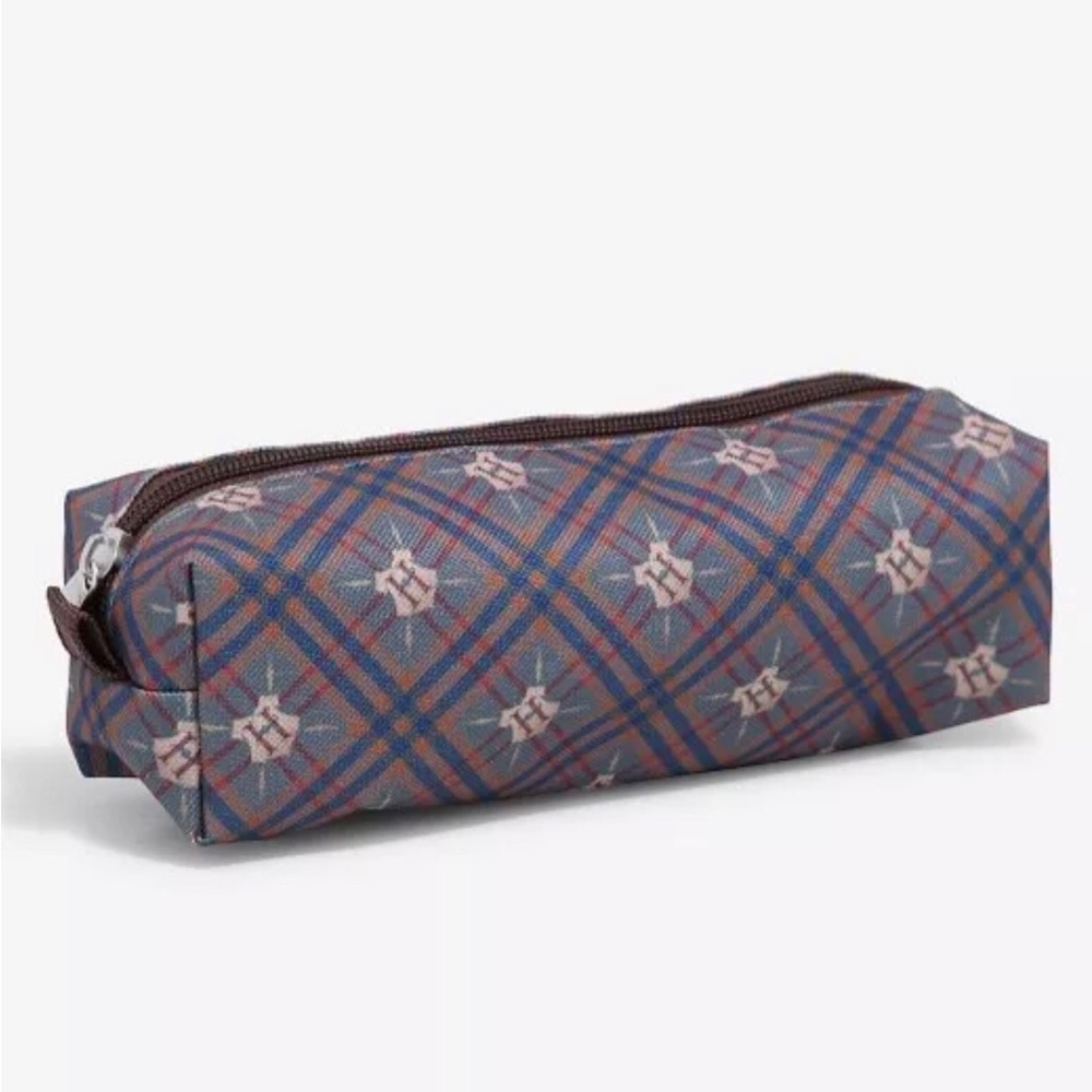 Harry Potter Hogwarts Crest Plaid Pencil Case. Hogwarts Crest New w tags